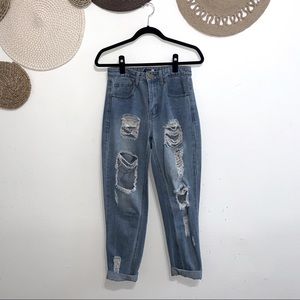 BOOHOO Highwaist Distressed Straight Leg Jeans